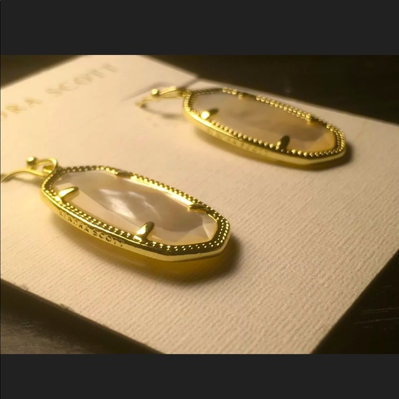 NWT KENDRA SCOTT Dani 14kGold Drops-Ivory Pearl